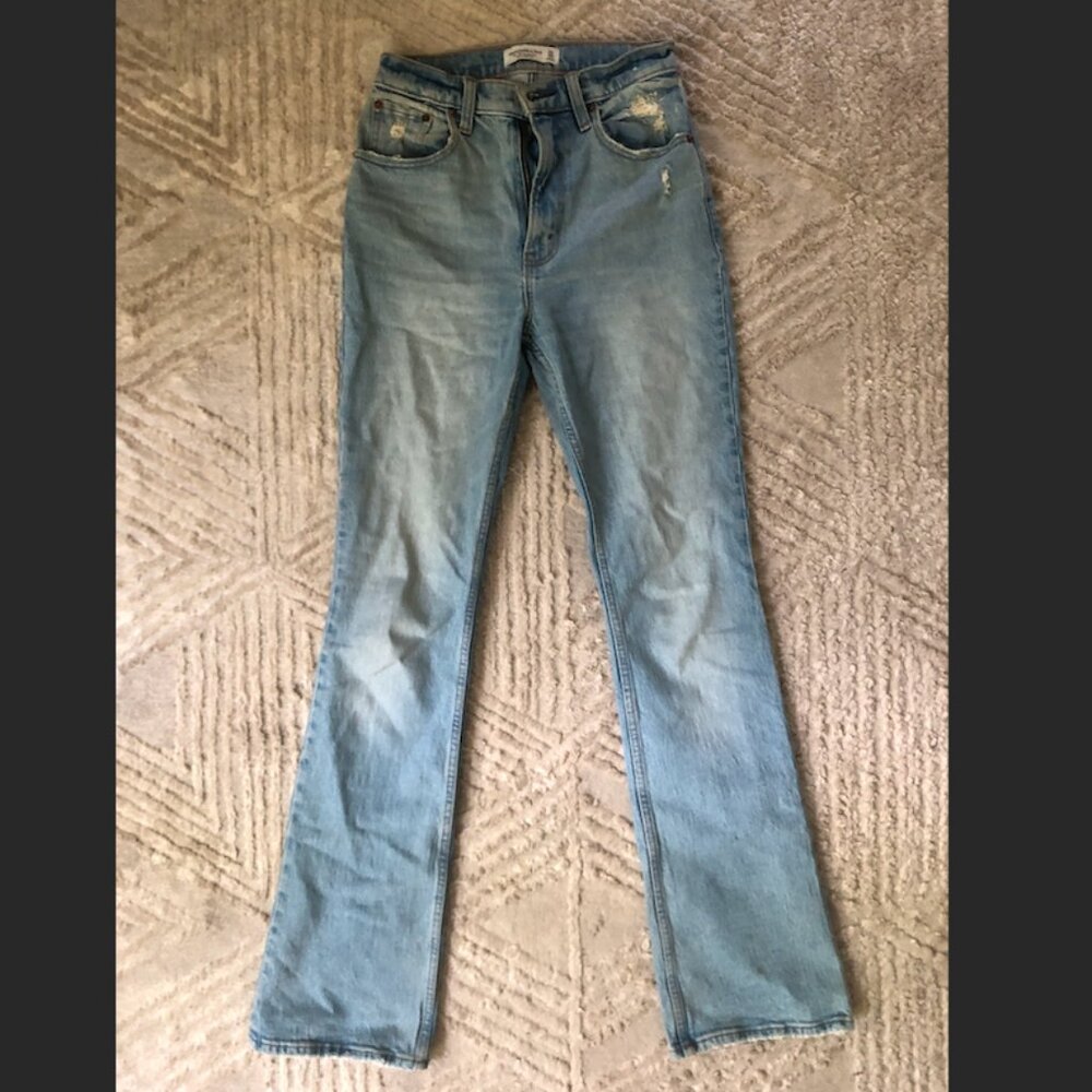 Abercrombie and Fitch Ultra High Rise Vintage Flare Jeans Size 24/US00